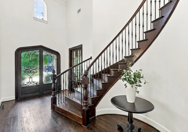 Photo 2 of Sale Pending at 627 Lake Point Dr, Irving, TX 75039 | MLS# 21388295 | Listing updated on 2026-09-30