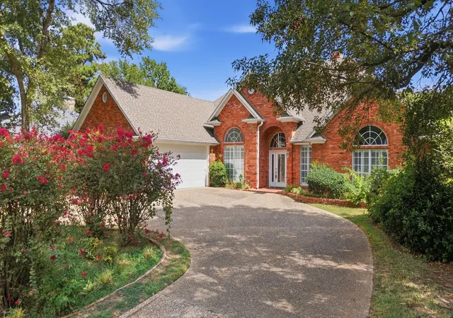 Photo 2 of Single family home for sale at 3403 Pinecreek Dr, Tyler, TX 75707 | MLS# 21389701 | Listing updated on 2026-09-25