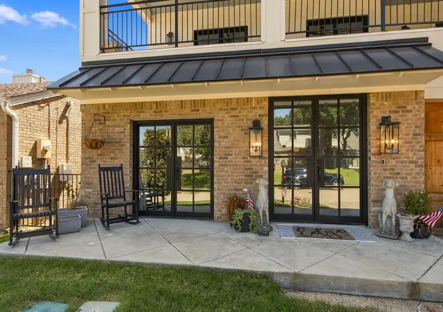 Photo 2 of Sale Pending at 46 Crown Pl, Richardson, TX 75080 | MLS# 21386292 | Listing updated on 2026-09-30
