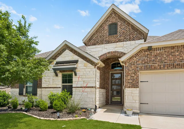 Photo 3 of Single family home for sale at 2825 Bedford Rd, Argyle, TX 76226 | MLS# 21385719 | Listing updated on 2026-09-26