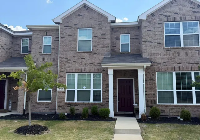 Townhouse for sale at 2908 Bluets Dr #22, Mesquite, TX 75150 | MLS# 21388765