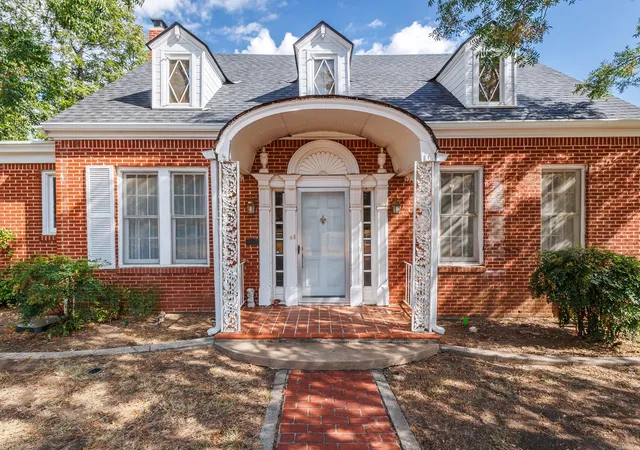 Photo 2 of Single family home for sale at 1016 W Walnut, Coleman, TX 76834 | MLS# 21385774 | Listing updated on 2026-10-02