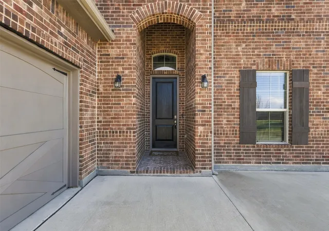 Photo 3 of Single family home for sale at 809 Pea Eye Dr, Midlothian, TX 76065 | MLS# 21388931 | Listing updated on 2026-10-03