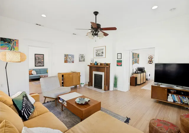 Photo 3 of Single family home for sale at 5616 Junius St, Dallas, TX 75214 | MLS# 21388397 | Listing updated on 2026-09-25