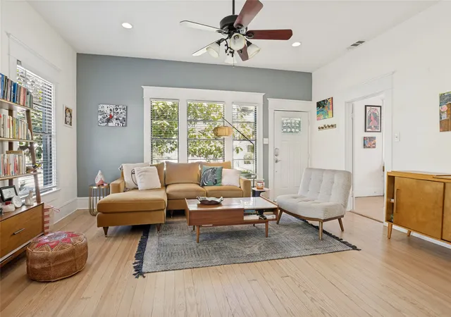 Photo 4 of Single family home for sale at 5616 Junius St, Dallas, TX 75214 | MLS# 21388397 | Listing updated on 2026-09-25