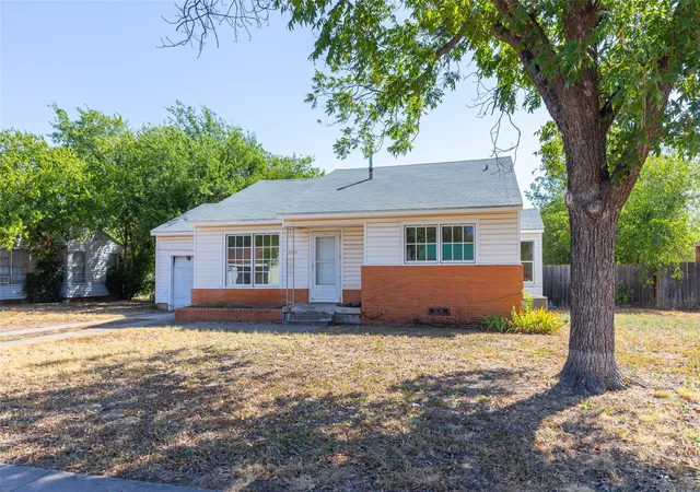 Photo 2 of Sale Pending at 1765 Jackson St, Abilene, TX 79602 | MLS# 21389711 | Listing updated on 2026-09-19