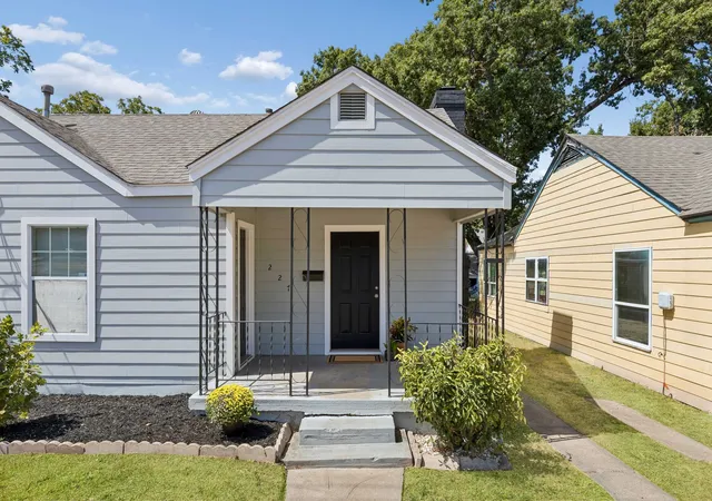 Photo 2 of Single family home for sale at 227 S Hampton Rd, Dallas, TX 75208 | MLS# 21389742 | Listing updated on 2026-10-07