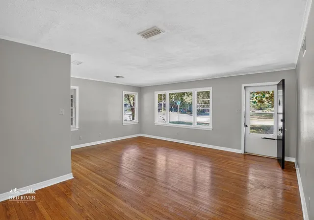 Photo 3 of Single family home for sale at 159 Bruce Ave, Shreveport, LA 71105 | MLS# 21389090 | Listing updated on 2026-10-09