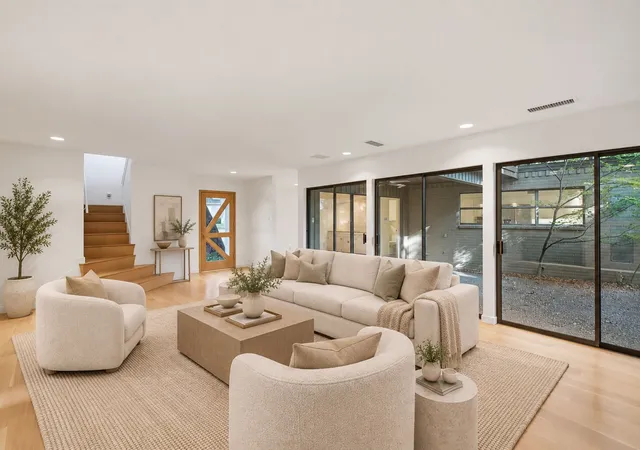 Listing Photo 4 - Condo for sale in building located at 6128 Plum Vly Pl, Fort Worth, TX 76116