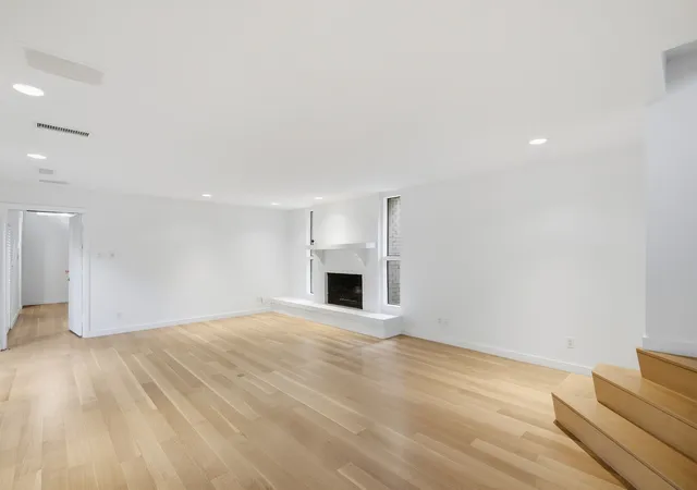 Listing Photo 5 - Condo for sale in building located at 6128 Plum Vly Pl, Fort Worth, TX 76116