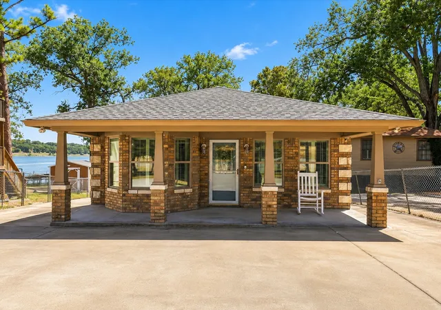 Photo 1 of Sale Pending at 1231 E Lake Dr, Weatherford, TX 76087 | MLS# 21389034 | Listing updated on 2026-10-05