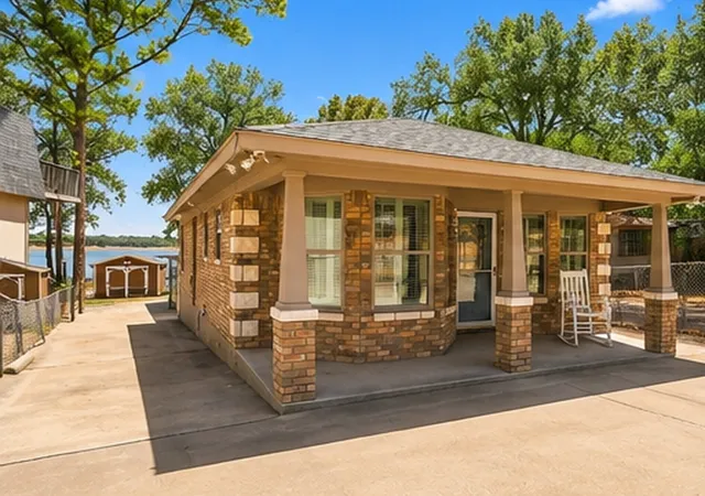 Photo 2 of Sale Pending at 1231 E Lake Dr, Weatherford, TX 76087 | MLS# 21389034 | Listing updated on 2026-10-05
