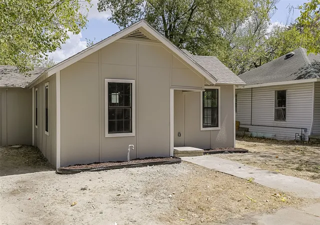 Photo 2 of Single family home for sale at 1108 N Catherine St, Terrell, TX 75160 | MLS# 21389617 | Listing updated on 2026-09-19