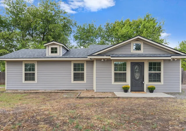 Photo 2 of Single family home for sale at 1622 Fm 815, Trenton, TX 75490 | MLS# 21389792 | Listing updated on 2026-10-02