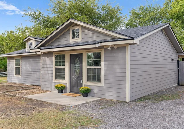 Photo 3 of Single family home for sale at 1622 Fm 815, Trenton, TX 75490 | MLS# 21389792 | Listing updated on 2026-10-02