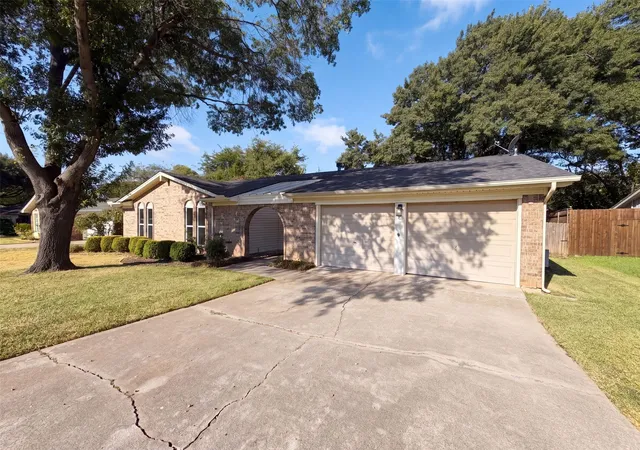Photo 2 of Sale Pending at 2209 Mountainview Dr, Hurst, TX 76054 | MLS# 21389797 | Listing updated on 2026-09-22