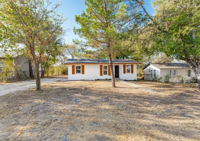 Photo 2 of Single family home for sale at 5217 Landino St, Fort Worth, TX 76114 | MLS# 21389585 | Listing updated on 2026-10-08