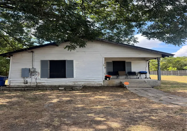 Photo 2 of Single family home for sale at 718 E Jefferson St, Waxahachie, TX 75165 | MLS# 21389258 | Listing updated on 2026-09-18