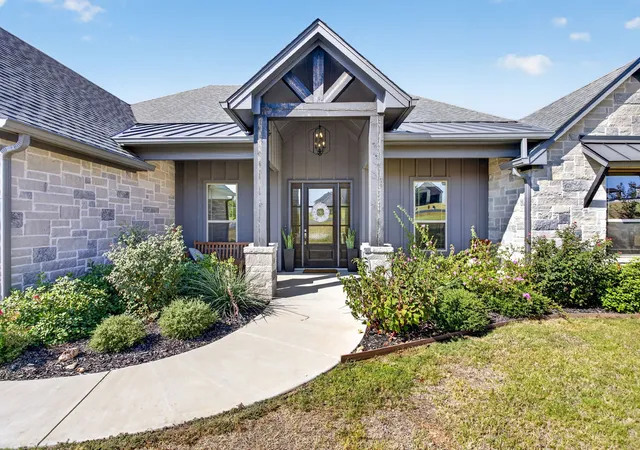 Photo 1 of Sale Pending at 133 Helton Dr, Granbury, TX 76049 | MLS# 21389125 | Listing updated on 2026-10-06