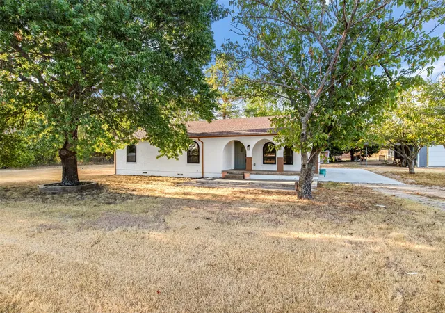 Photo 3 of Single family home for sale at 360 Rockett Ln, Red Oak, TX 75154 | MLS# 21388526 | Listing updated on 2026-10-06