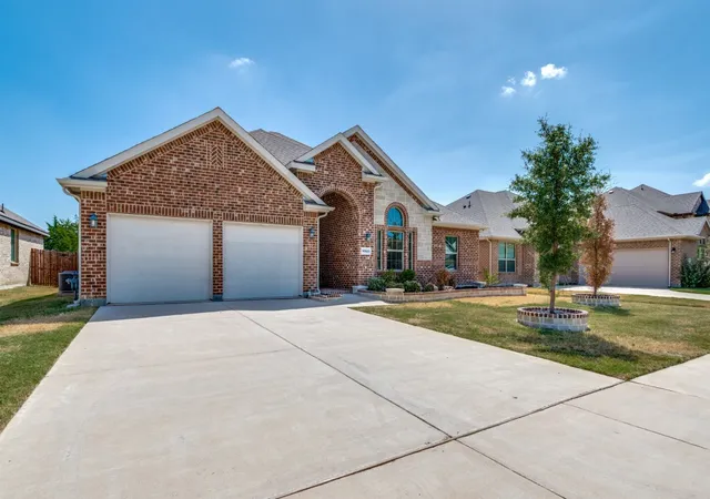 Photo 2 of Single family home for sale at 10623 Cherry Tree Way, Midlothian, TX 76065 | MLS# 21389752 | Listing updated on 2026-10-08