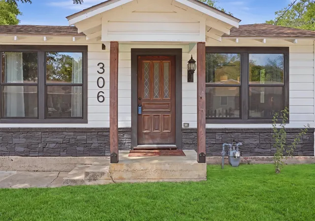 Photo 3 of Sale Pending at 306 Lovelady St, Cleburne, TX 76033 | MLS# 21389844 | Listing updated on 2026-10-07