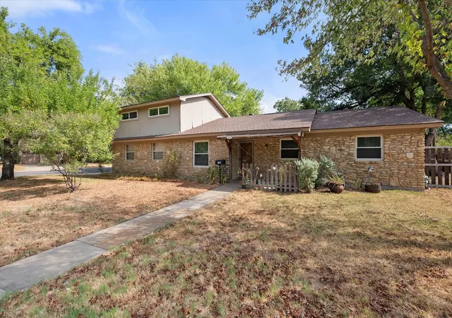 Photo 3 of Single family home for sale at 144 Jill Ann Dr, Burleson, TX 76028 | MLS# 21389868 | Listing updated on 2026-10-07