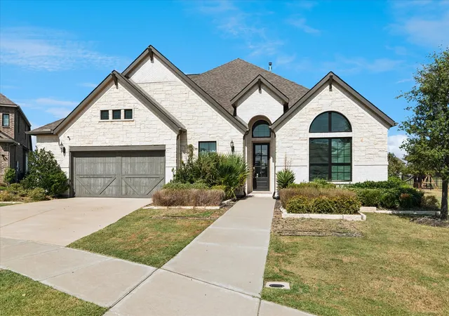 Photo 1 of Single family home for sale at 2800 Monument Ct, Forney, TX 75126 | MLS# 21389778 | Listing updated on 2026-09-29
