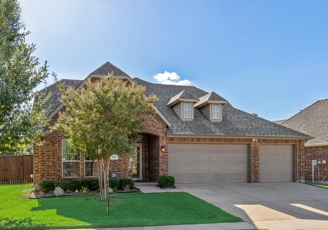 Photo 2 of Single family home for sale at 495 Oak Hills Ln, Fate, TX 75189 | MLS# 21389745 | Listing updated on 2026-10-06
