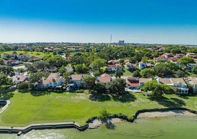 Photo 2 of Single family home for sale at 3422 Lakeside Dr, Rockwall, TX 75087 | MLS# 21389671 | Listing updated on 2026-10-07
