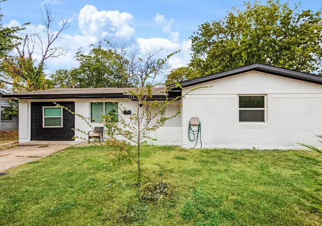Photo 3 of Single family home for sale at 713 Hardy Dr, Garland, TX 75041 | MLS# 21389836 | Listing updated on 2026-10-09
