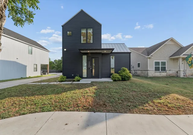 Photo 1 of Single family home for sale at 3520 South 4th St, Waco, TX 76706 | MLS# 21389909 | Listing updated on 2026-10-08