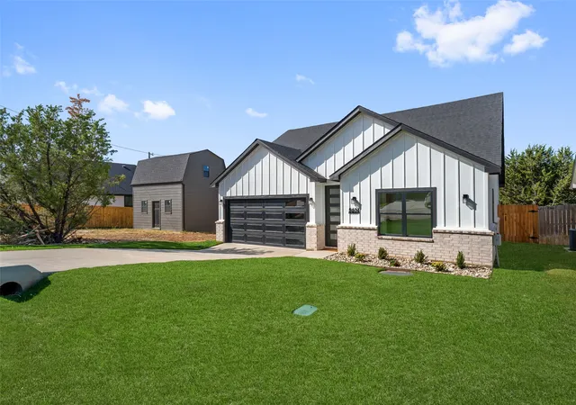 Photo 3 of Single family home for sale at 5614 San Jacinto Dr, Granbury, TX 76048 | MLS# 21389822 | Listing updated on 2026-09-18