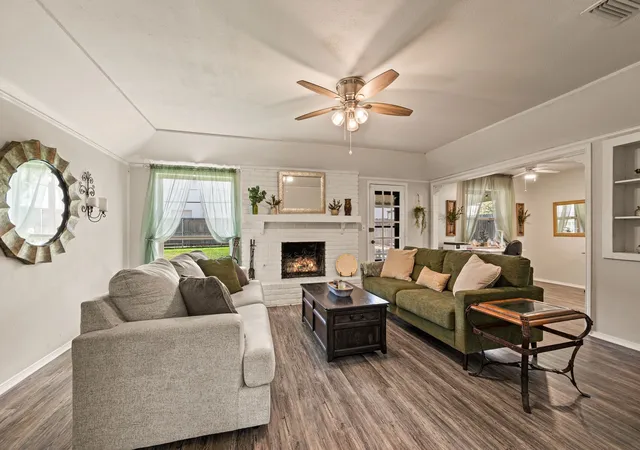 Photo 2 of Single family home for sale at 425 Glenwood Ter, Hurst, TX 76053 | MLS# 21389910 | Listing updated on 2026-09-18