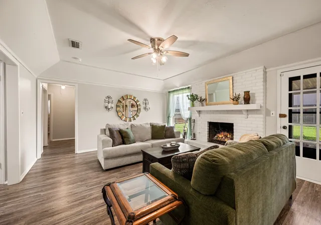 Photo 3 of Single family home for sale at 425 Glenwood Ter, Hurst, TX 76053 | MLS# 21389910 | Listing updated on 2026-09-18