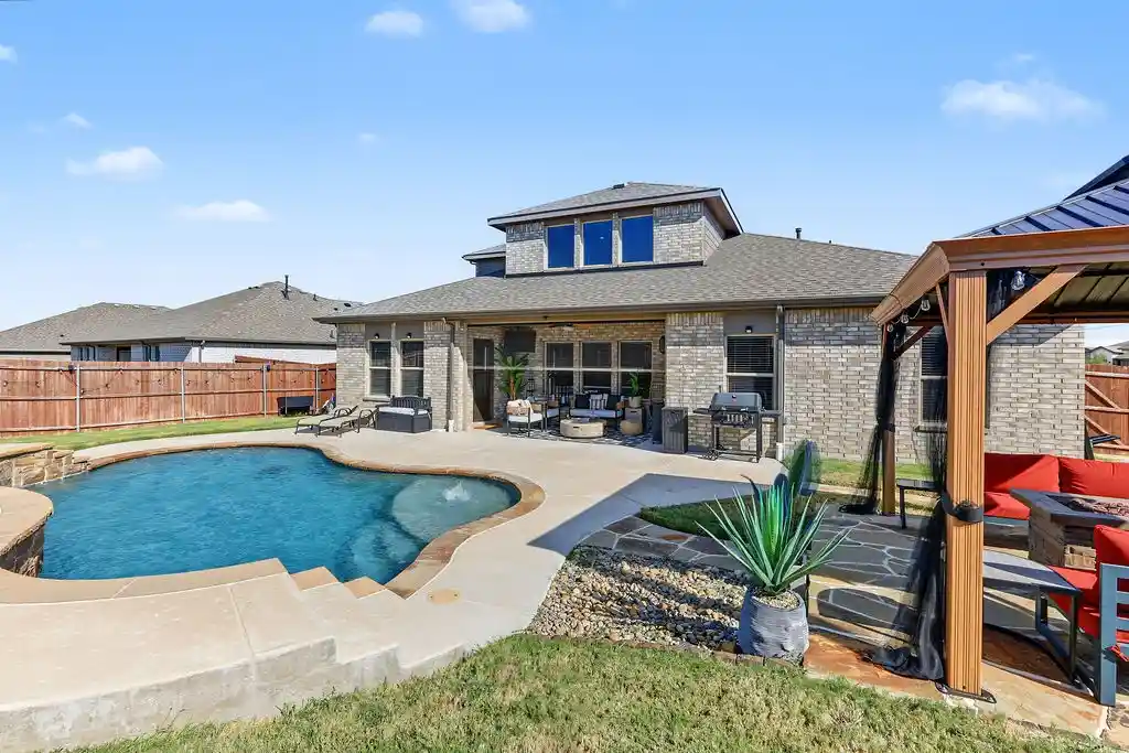Photo 1 of Single family home for sale at 1221 Boulder Dr, Cedar Hill, TX 75104 | MLS# 21389861 | Listing updated on 2026-10-24