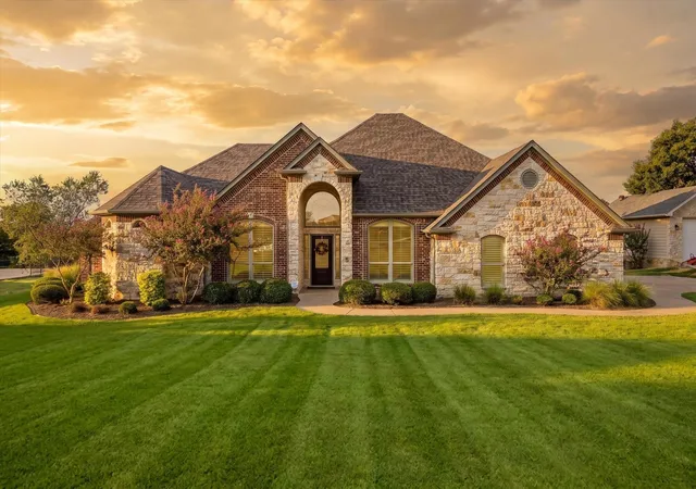 Photo 1 of Single family home for sale at 1616 Crow Crk Dr, Granbury, TX 76049 | MLS# 21386949 | Listing updated on 2026-10-08