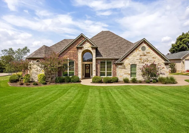 Photo 2 of Single family home for sale at 1616 Crow Crk Dr, Granbury, TX 76049 | MLS# 21386949 | Listing updated on 2026-10-08