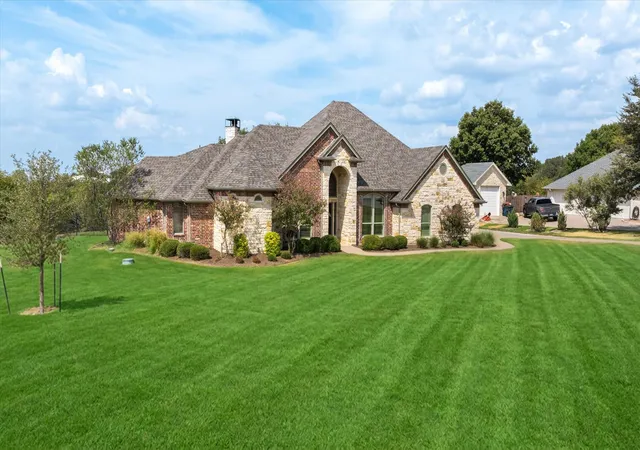 Photo 3 of Single family home for sale at 1616 Crow Crk Dr, Granbury, TX 76049 | MLS# 21386949 | Listing updated on 2026-10-08
