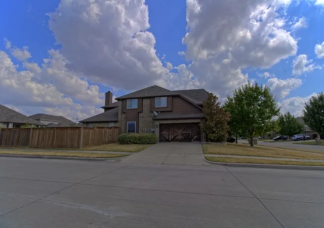 Photo 3 of Single family home for sale at 1952 Knoxbridge Rd, Forney, TX 75126 | MLS# 21388329 | Listing updated on 2026-10-09