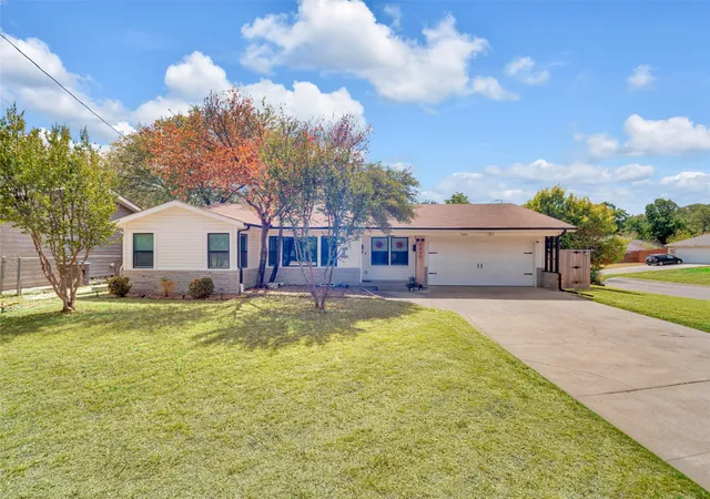 Photo 1 of Single family home for sale at 5400 Meadowbrook Dr, Fort Worth, TX 76112 | MLS# 21388209 | Listing updated on 2026-09-29