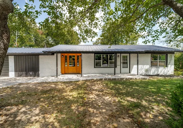 Photo 3 of Single family home for sale at 107 N Ave P, Clifton, TX 76634 | MLS# 21389754 | Listing updated on 2026-10-02