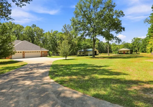 Photo 2 of Single family home for sale at 8149 Southowns Dr, Shreveport, LA 71107 | MLS# 21384014 | Listing updated on 2026-09-18
