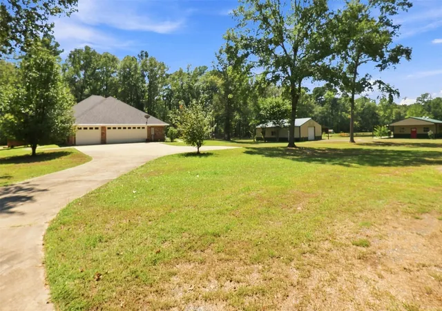 Photo 3 of Single family home for sale at 8149 Southowns Dr, Shreveport, LA 71107 | MLS# 21384014 | Listing updated on 2026-09-18