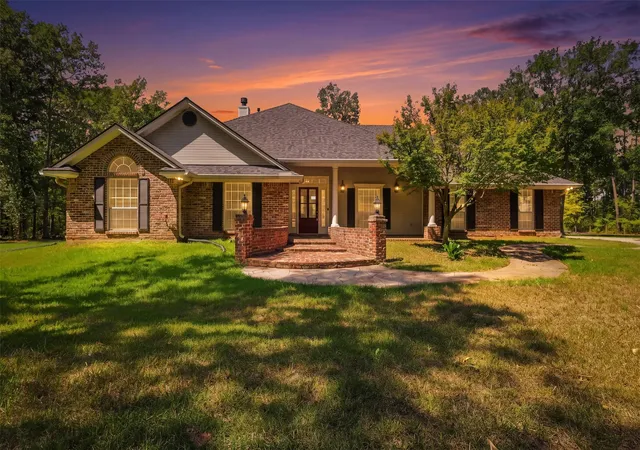 Photo 3 of Single family home for sale at 8149 Southdowns Dr, Shreveport, LA 71107 | MLS# 21384014 | Listing updated on 2026-09-18