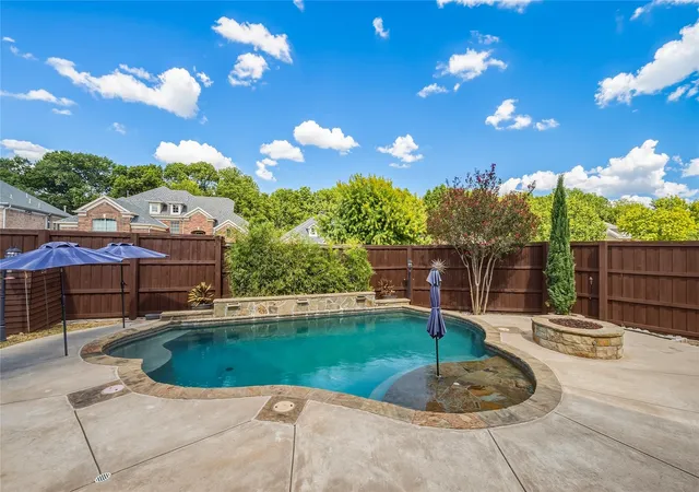 Photo 2 of Single family home for sale at 522 Basswood Trl, Garland, TX 75040 | MLS# 21389564 | Listing updated on 2026-09-26