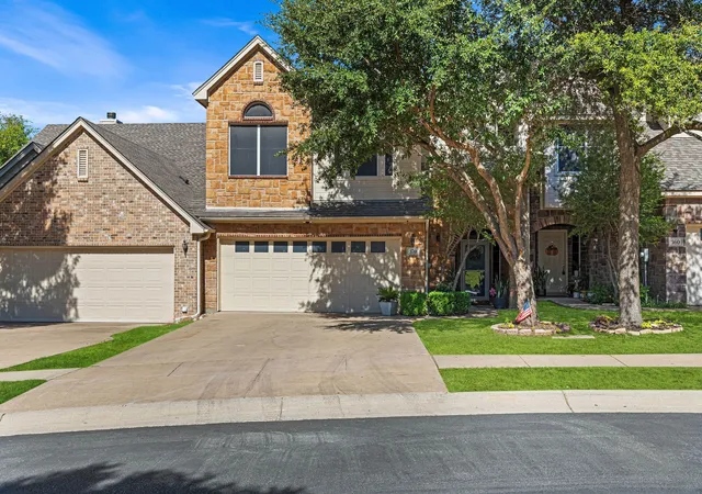 Photo 1 of Townhouse for sale at 370 Greathouse Village, Decatur, TX 76234 | MLS# 21388479 | Listing updated on 2026-09-28