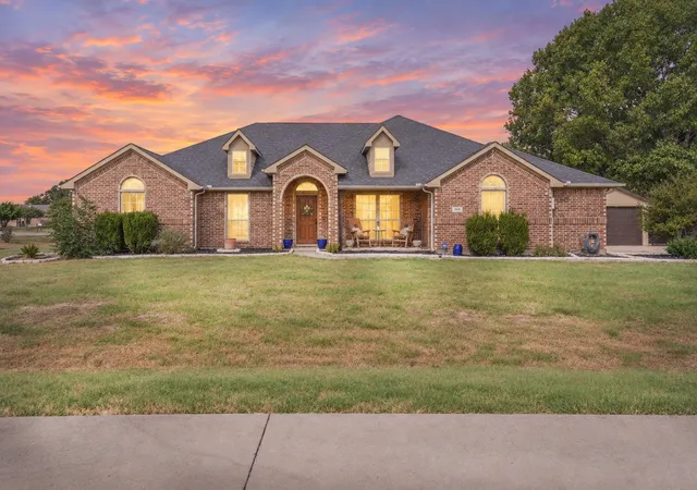 Photo 1 of Single family home for sale at 343 Cambridge Ct, Waxahachie, TX 75167 | MLS# 21389991 | Listing updated on 2026-09-19