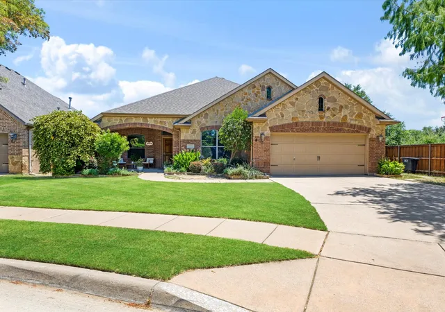 Photo 3 of Single family home for sale at 3524 Pedigree Trl, Fort Worth, TX 76244 | MLS# 21389999 | Listing updated on 2026-10-07