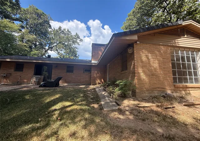 Photo 3 of Single family home for sale at 3249 Junior Pl, Shreveport, LA 71109 | MLS# 21389992 | Listing updated on 2026-09-23